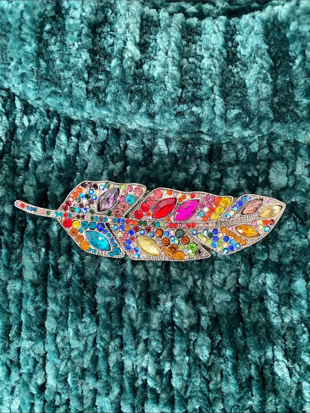 N/A sparkling brooch